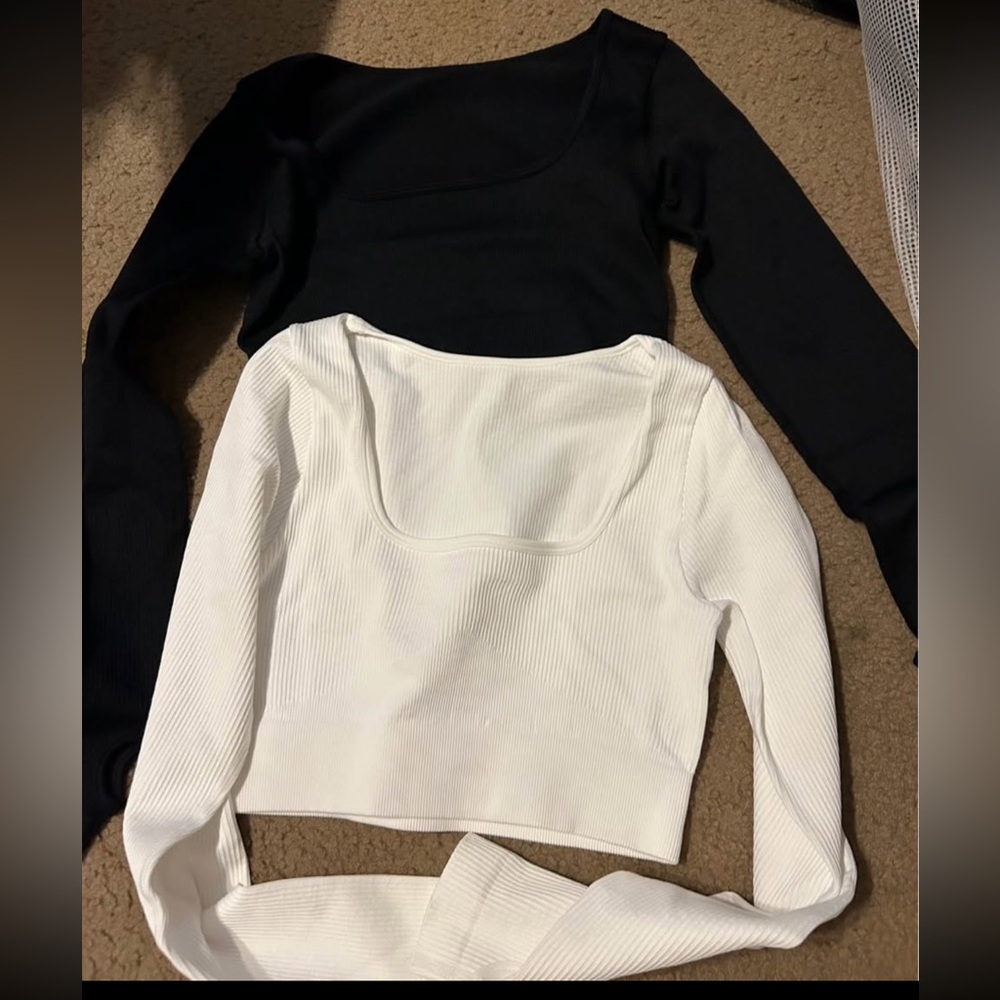Black and White Ribbed Long Sleeve crop Tops